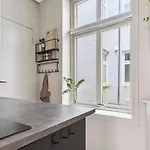 The Place To In Center - Close To Everything